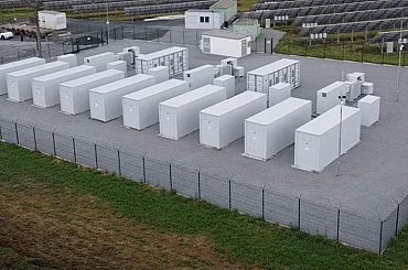 38 MW:  KATEMO dokončuje projekt obřího bateriového úložiště v Česku
