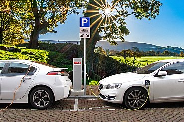 EU přiškrtí dovoz hybridních aut z Číny. Jejich import má klesnout o víc než polovinu