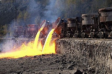 Peking ostře kritizuje Londýn kvůli zestátnění oceláren British Steel. Britové prý nevzali v potaz přínos čínského vlastníka
