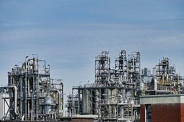 Babiš chce zrušit povolenky pro rafinerie. Česko podle něj na ETS prodělává 50 miliard ročně