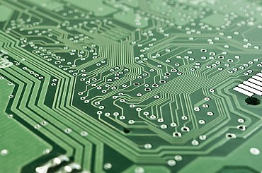 Európa stále viac zaostáva vo vývoji čipov, upozorňuje inštitút Ifo