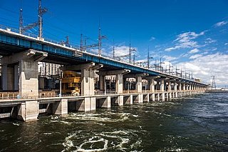 Dunaj klesá, tlak na energetiku roste. Srbská vodní elektrárna omezuje výkon