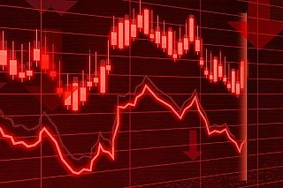 Ceny ropy klesají po víkendovém oznámení dalšího navýšení těžby skupinou OPEC+